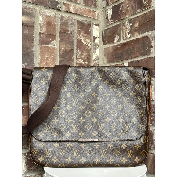 Louis Vuitton Beaubourg Messenger Bag Monogram Canvas MM 89923 - Picture 1 of 13